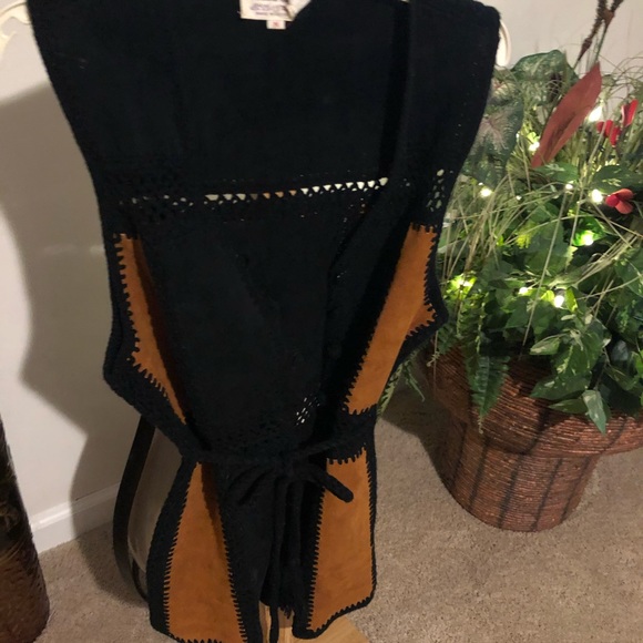 Vest - Picture 2 of 5